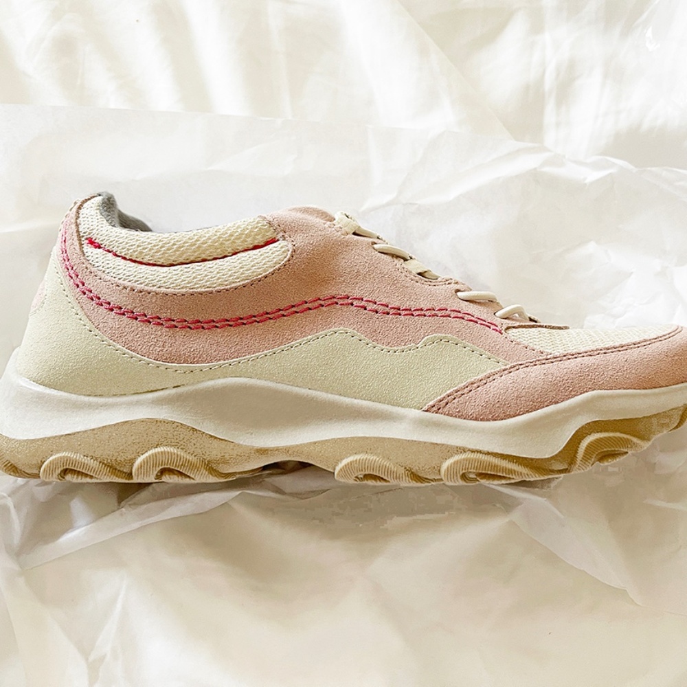 Earth Origins Tierney Rose & Sand Suede 8.5 Wide shoes